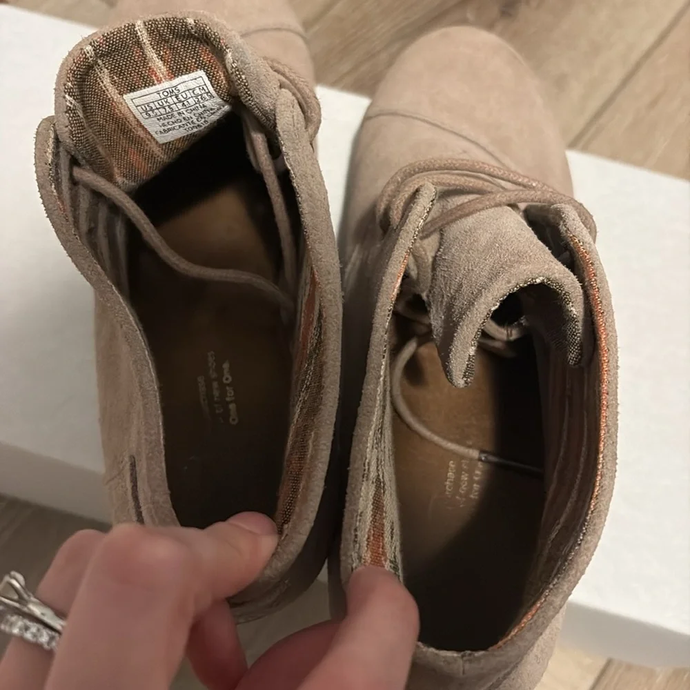 TOMS Women’s Taupe Suede Desert Wedge Size 9.5